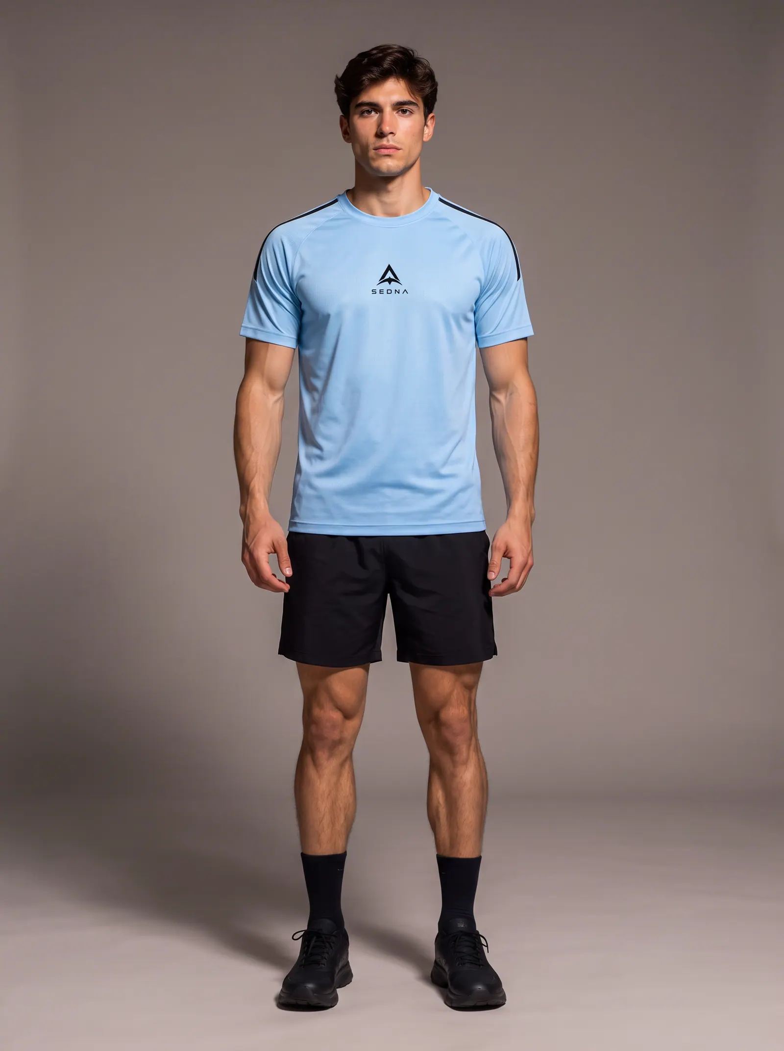 Remera SEDNA celeste, puesta, de frente